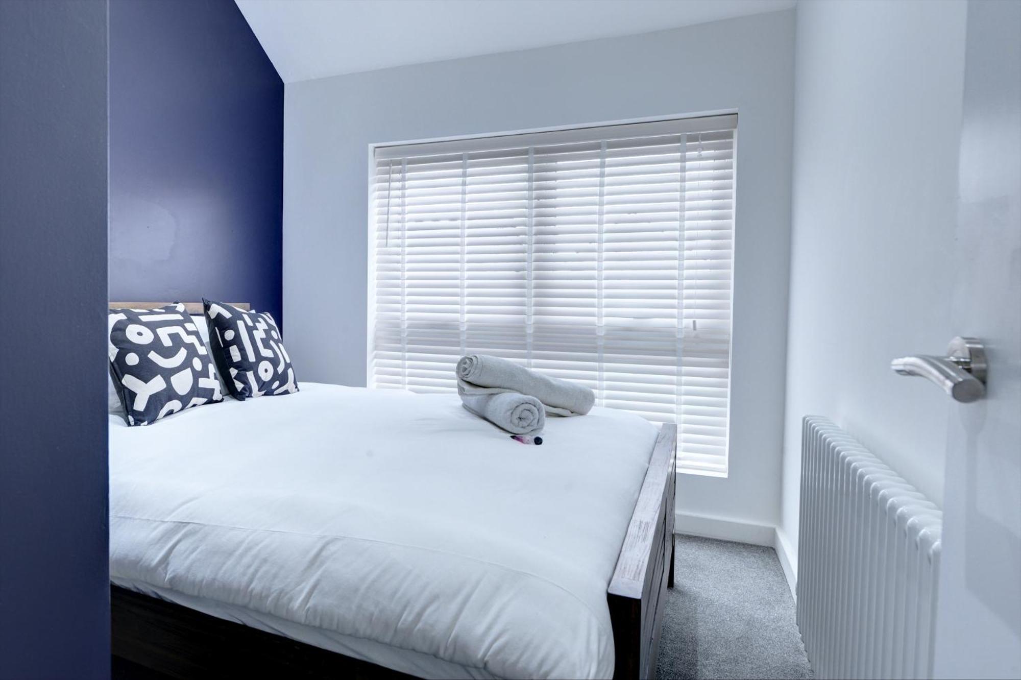 4 Bedrooms Homely House With Garden- Sleeps 9 Comfortably With 6 Comfortable Beds, Free Street Parking, Business Travellers, Contractors, & Holiday-Goers, Coventry, Near All Major Transport Links In Coventry And Motorway 外观 照片