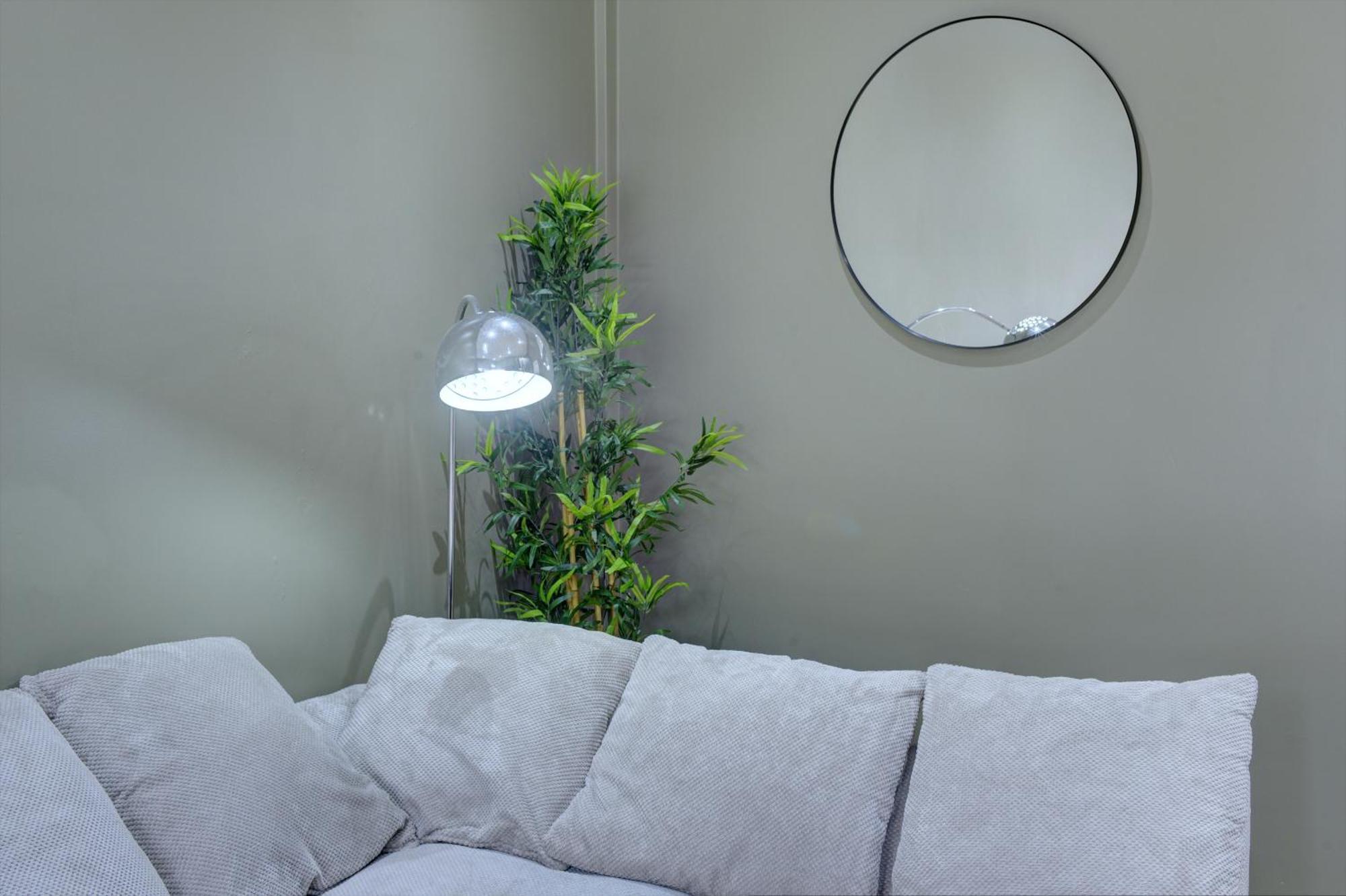 4 Bedrooms Homely House With Garden- Sleeps 9 Comfortably With 6 Comfortable Beds, Free Street Parking, Business Travellers, Contractors, & Holiday-Goers, Coventry, Near All Major Transport Links In Coventry And Motorway 外观 照片