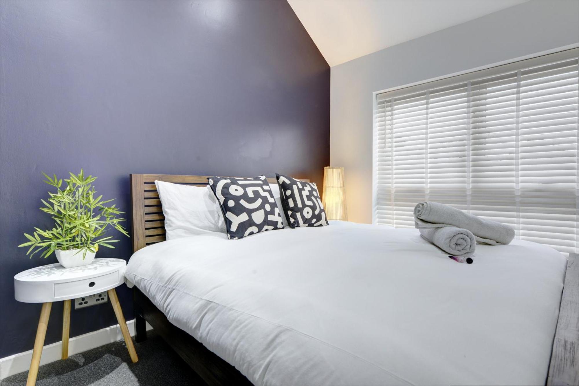 4 Bedrooms Homely House With Garden- Sleeps 9 Comfortably With 6 Comfortable Beds, Free Street Parking, Business Travellers, Contractors, & Holiday-Goers, Coventry, Near All Major Transport Links In Coventry And Motorway 外观 照片