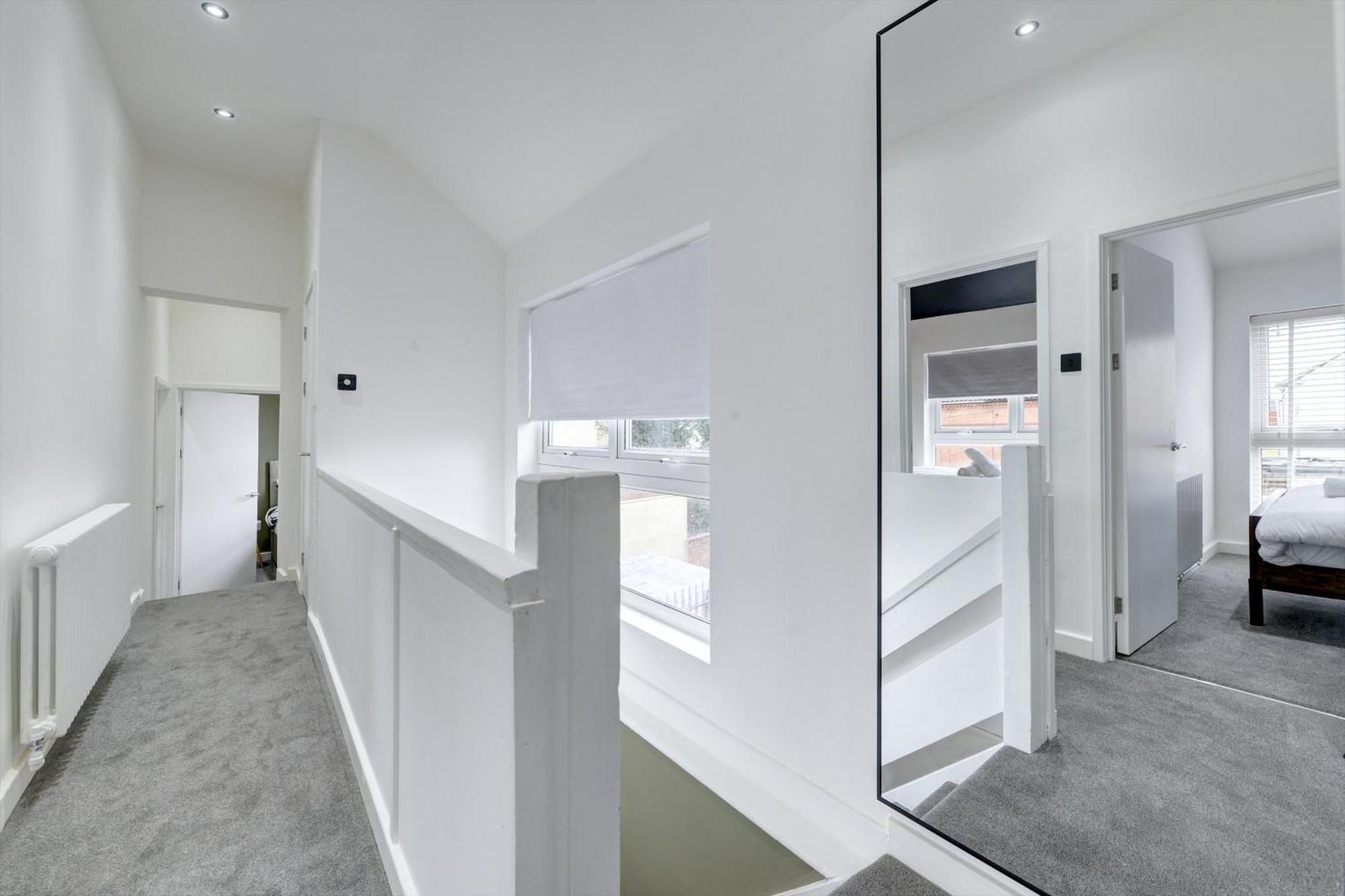 4 Bedrooms Homely House With Garden- Sleeps 9 Comfortably With 6 Comfortable Beds, Free Street Parking, Business Travellers, Contractors, & Holiday-Goers, Coventry, Near All Major Transport Links In Coventry And Motorway 外观 照片