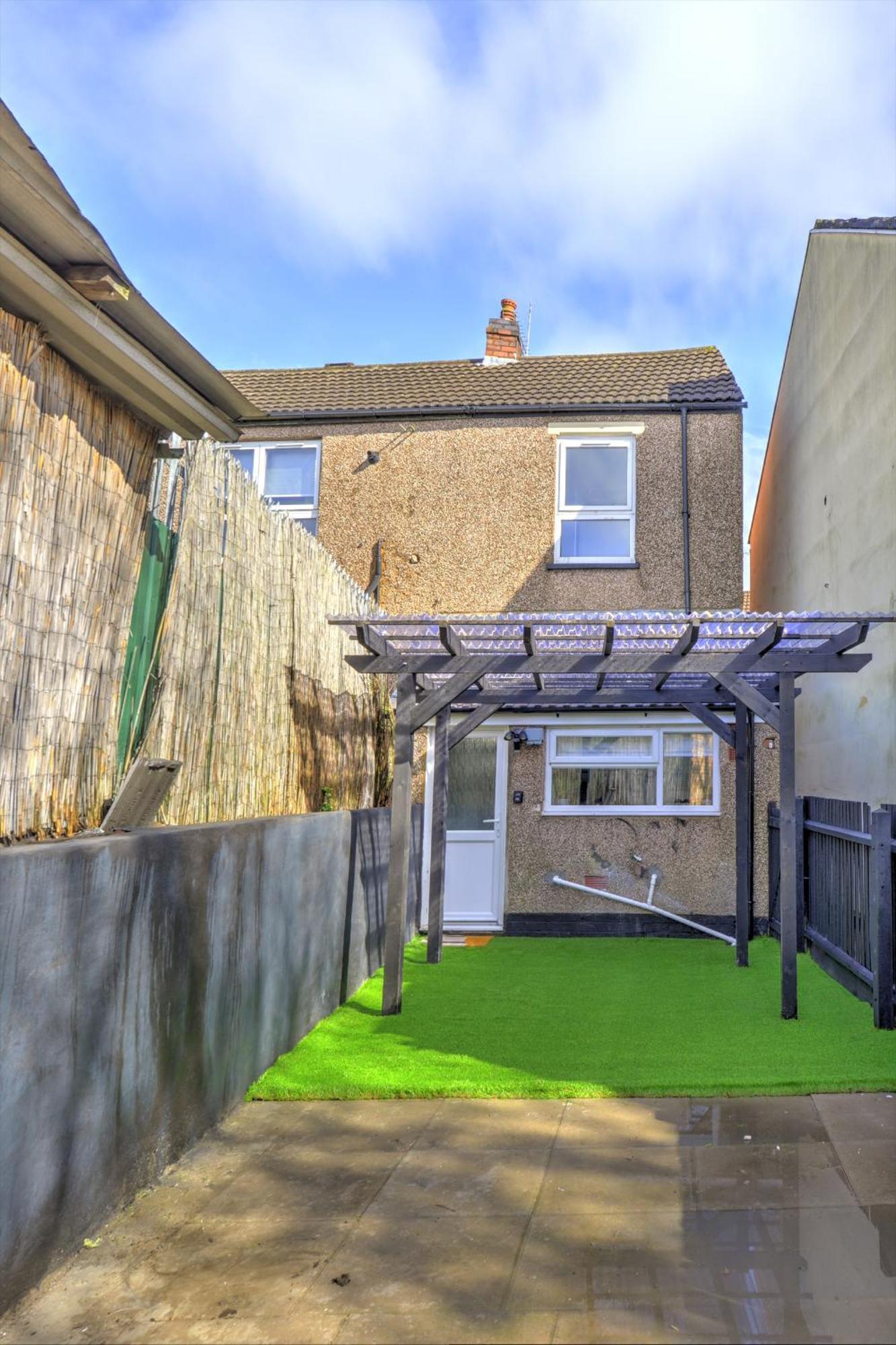 4 Bedrooms Homely House With Garden- Sleeps 9 Comfortably With 6 Comfortable Beds, Free Street Parking, Business Travellers, Contractors, & Holiday-Goers, Coventry, Near All Major Transport Links In Coventry And Motorway 外观 照片