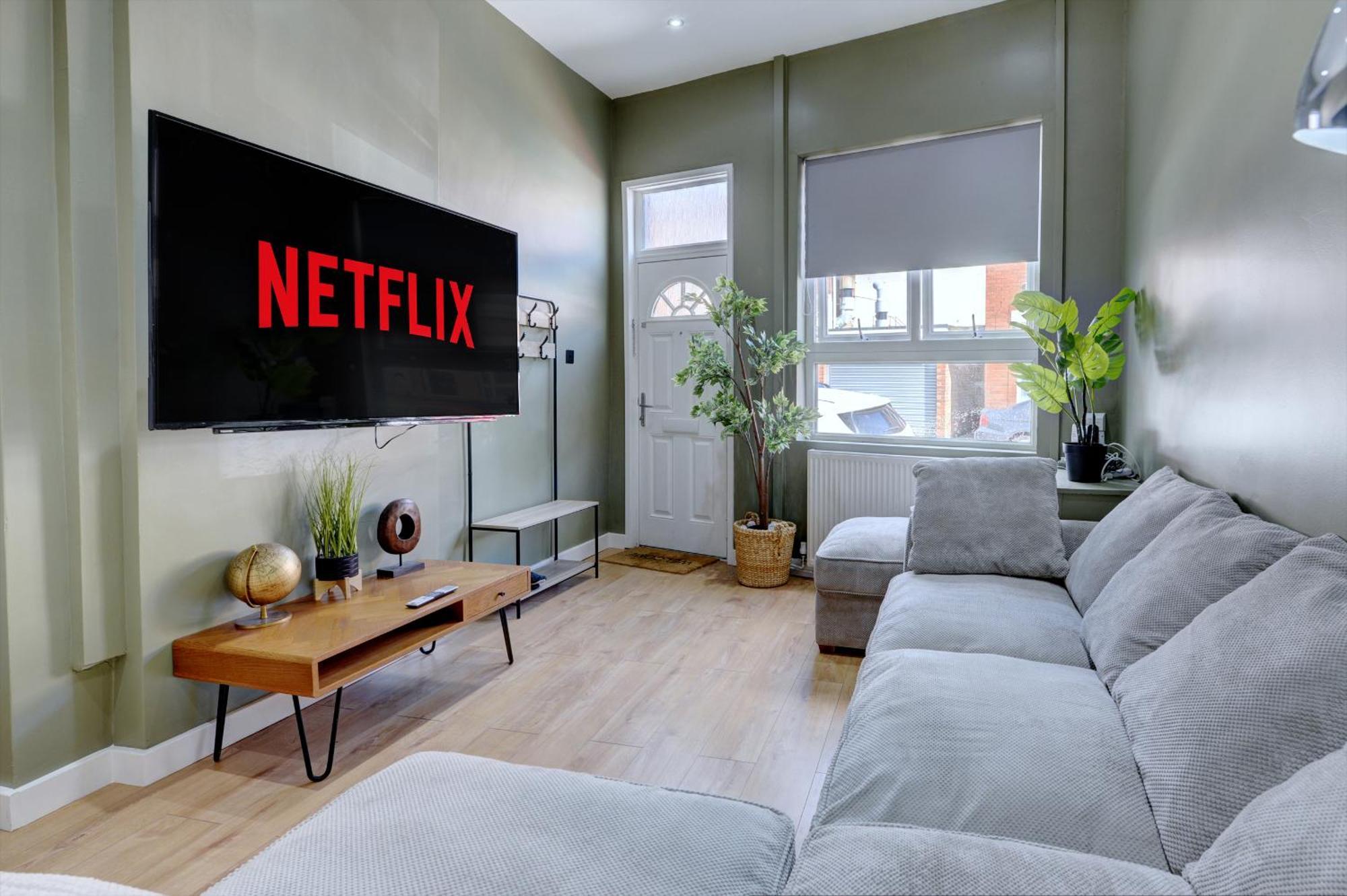 4 Bedrooms Homely House With Garden- Sleeps 9 Comfortably With 6 Comfortable Beds, Free Street Parking, Business Travellers, Contractors, & Holiday-Goers, Coventry, Near All Major Transport Links In Coventry And Motorway 外观 照片